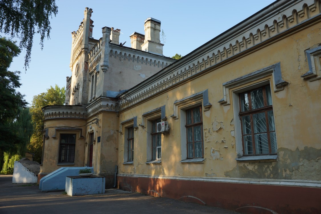Домовая часовня Зинаиды Тарсийской при быв. Детской больнице им. Святой Зинаиды, Сумы (Сумской район, Украина, Сумская область). фасады