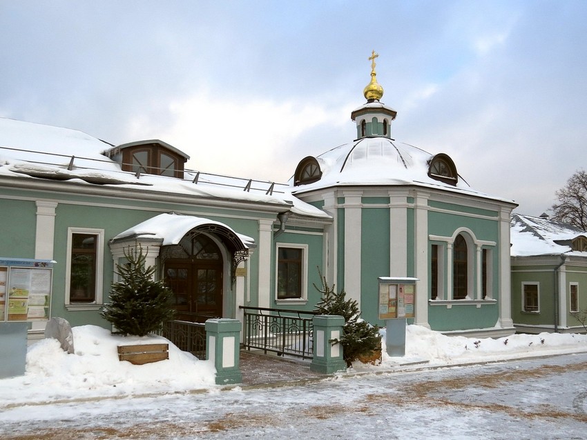 Крылатское. Крестильная церковь Собора Иоанна Предтечи в Крылатском. фасады