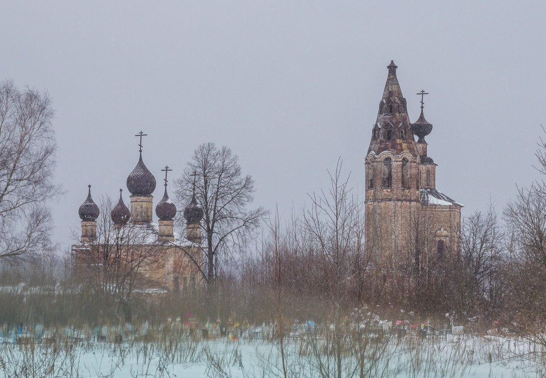 Ильинское. Храмовый комплекс. Церкви Успения Пресвятой Богородицы и Владимирской иконы Божией Матери. фасады, Вид с дороги Рыбинск-Большое село