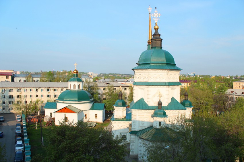 Храмовый комплекс Троицкого прихода, Иркутск (Иркутск, город, Иркутская область). общий вид в ландшафте, Вид с востока