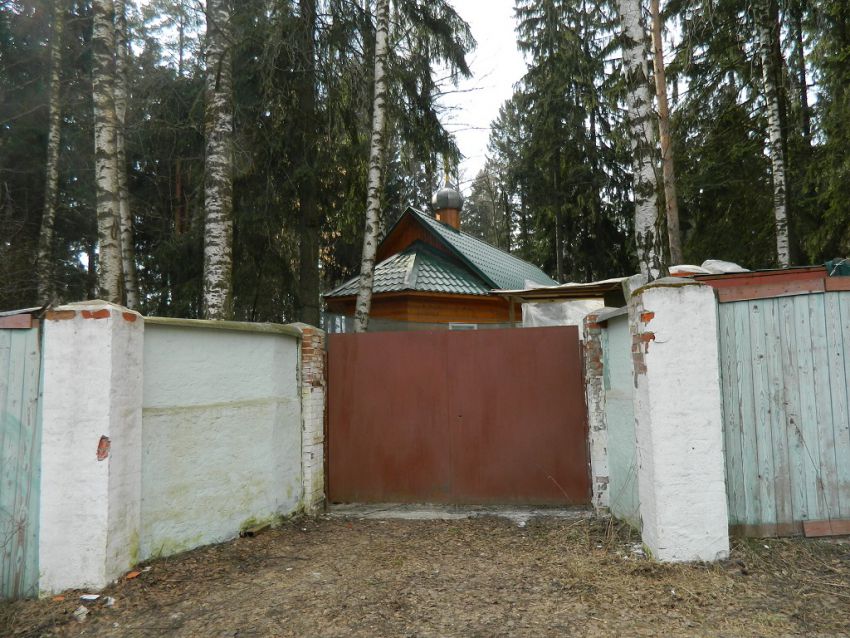 Неизвестная церковь, Мытищи (Мытищинский городской округ и гг. Долгопрудный, Лобня, Московская область). фасады, Храм на частной территории. Вид со стороны Акуловского водоканала.