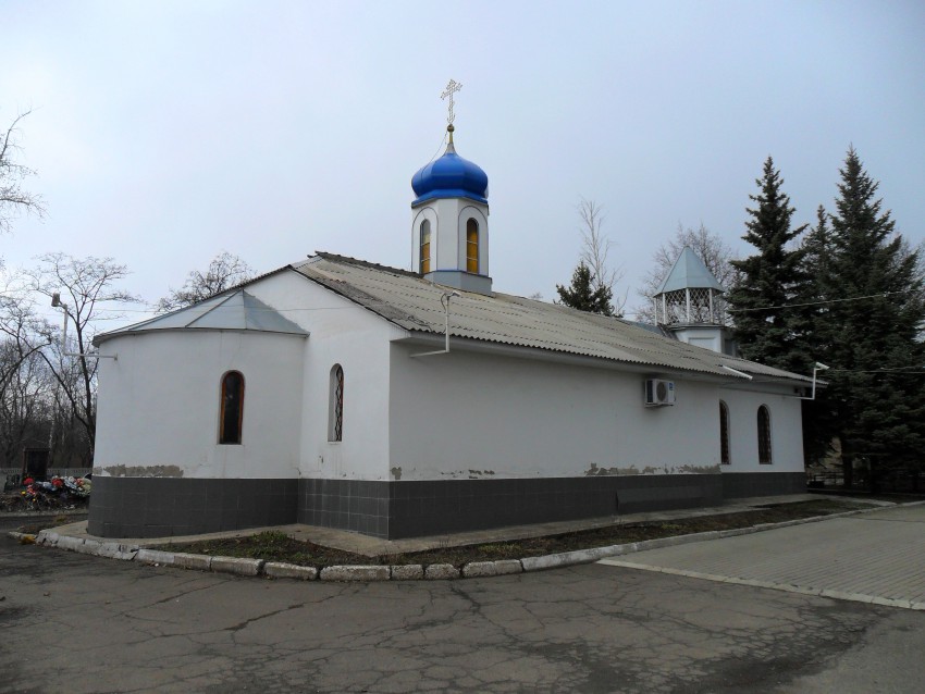 Луганск. Церковь Луки (Войно-Ясенецкого). общий вид в ландшафте