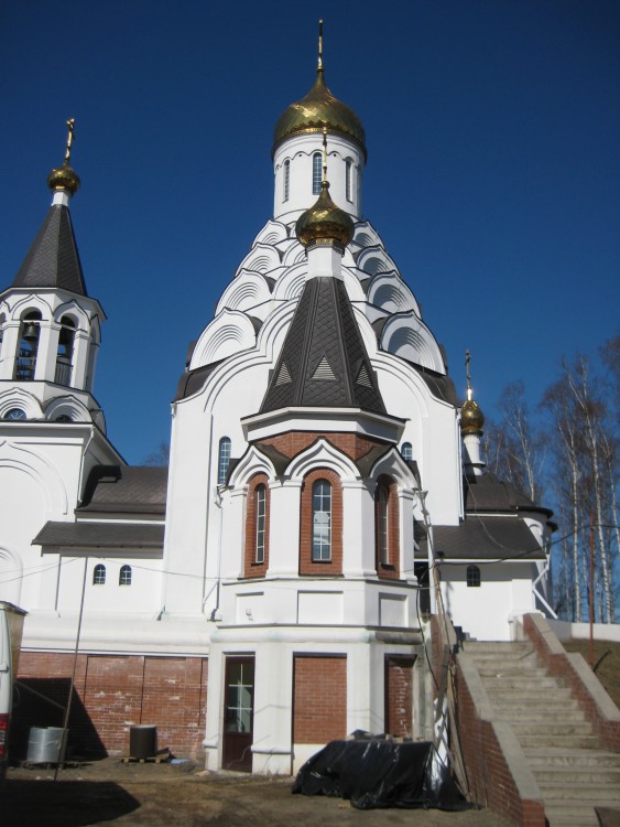 Часовня Сергия Радонежского, Мытищи (Мытищинский городской округ и гг. Долгопрудный, Лобня, Московская область). общий вид в ландшафте