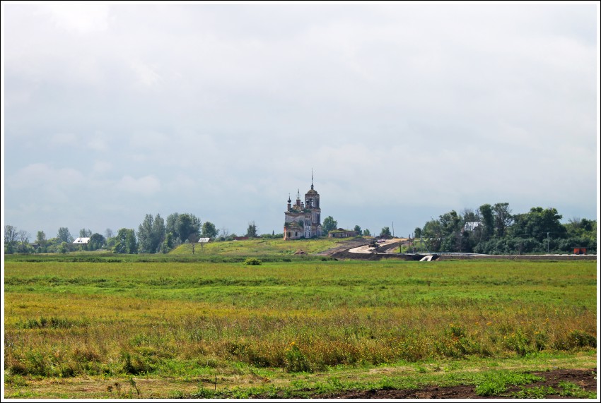 Храмовый комплекс. Церкви Флора и Лавра и Николая Чудотворца, Кибол (Суздальский район, Владимирская область). общий вид в ландшафте