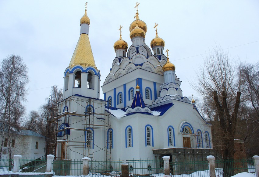 Церковь Похвалы Пресвятой Богородицы, Самара (Самара, город, Самарская область). фасады, Строительство церкви завершено, продолжается отделка звонницы и боковых крылец