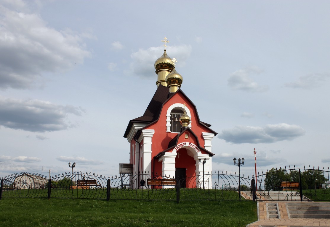 Хохлово. Церковь Флора и Лавра. общий вид в ландшафте