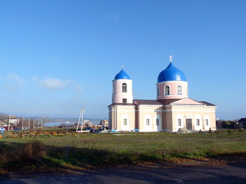 Лакедемоновка. Церковь Николая Чудотворца. общий вид в ландшафте