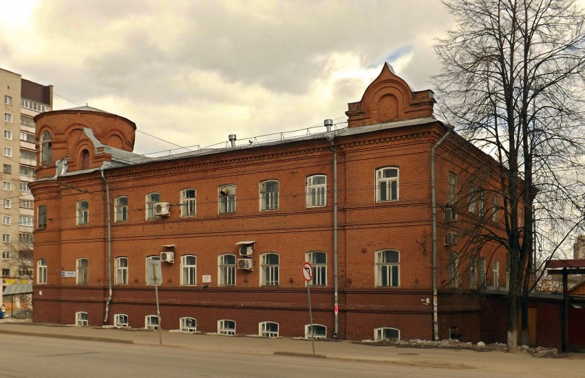Домовая церковь Казанской иконы Божией Матери при бывшем Городском попечительства о бедных, Вятка (Киров) (Вятка (Киров), город, Кировская область). фасады