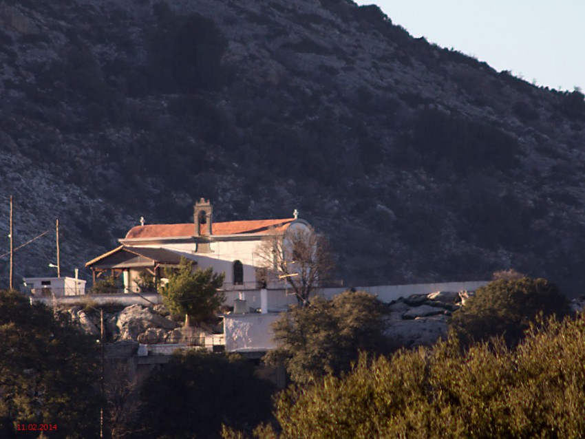Агиос Харалампос. Церковь Харалампия. общий вид в ландшафте
