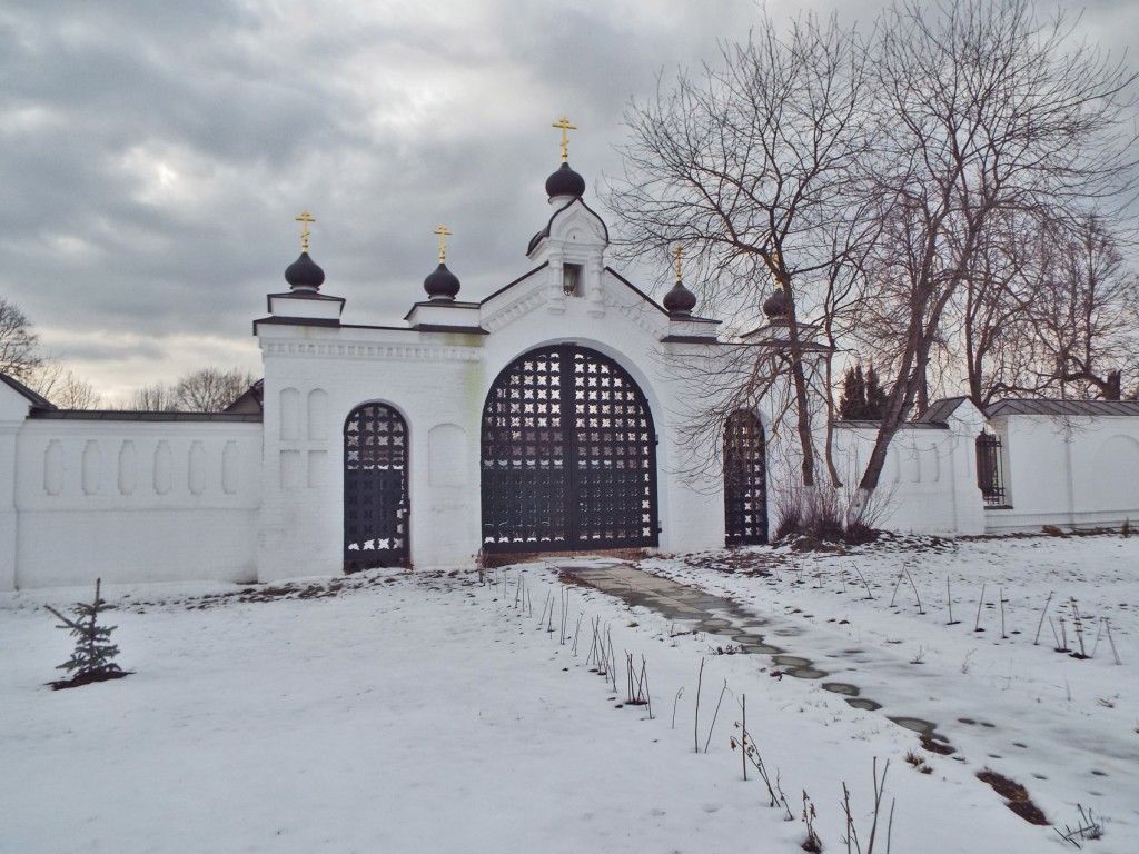 Верея. Спасский монастырь. дополнительная информация, Западные ворота