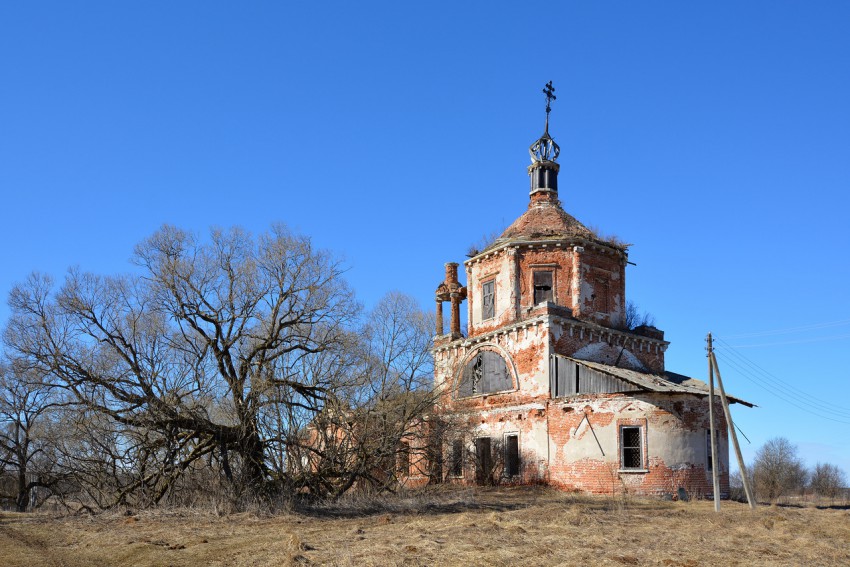 Кононово. Церковь Покрова Пресвятой Богородицы. общий вид в ландшафте, Вид с юго-востока