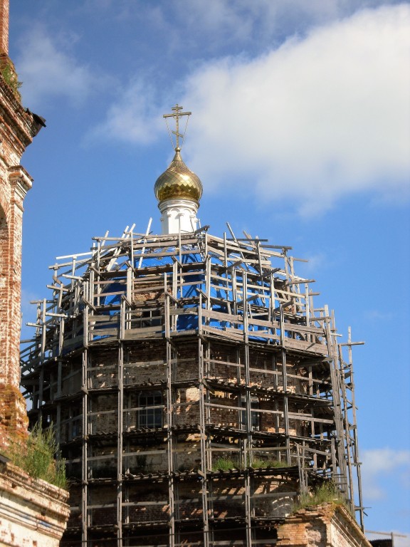Церковь Сретения Господня, Острожка (Оханский район, Пермский край). архитектурные детали, Завершение основного объема