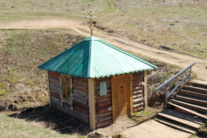 Поречье-Рыбное. Часовня-купель Леонтия Ростовского. общий вид в ландшафте