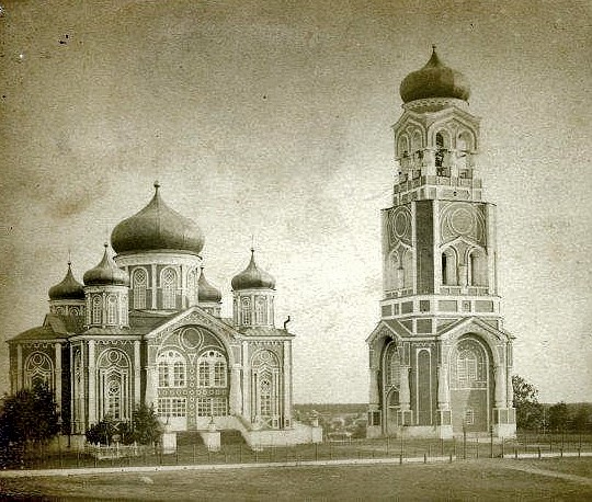Церковь Воскресения Христова (старая), Белая Холуница (Белохолуницкий район, Кировская область). архивная фотография, С сайта http://belayakholunitsa.com/photogallery.php?photo_id=263