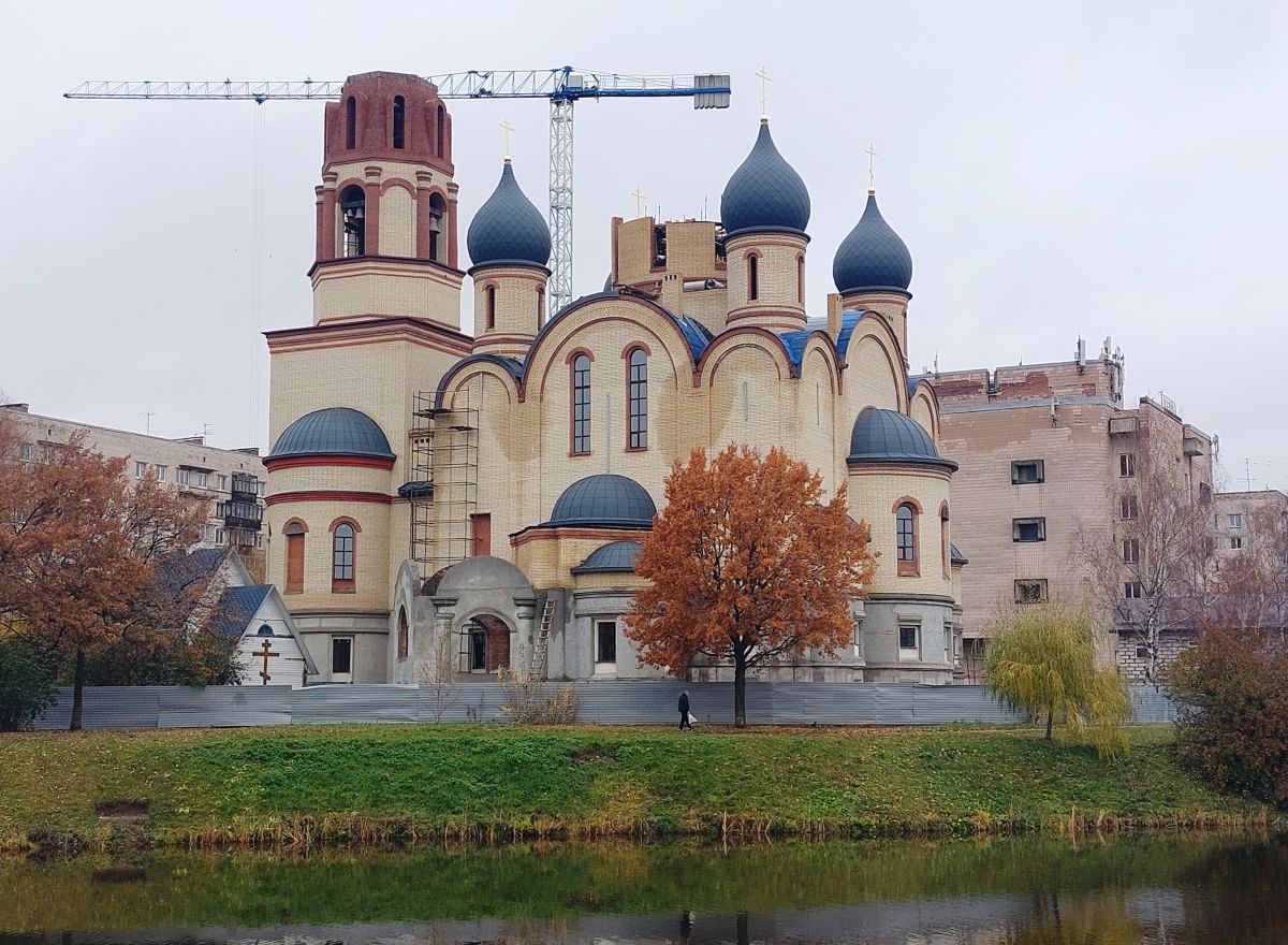 Кировский район. Собор Царственных страстотерпцев на проспекте Ветеранов. документальные фотографии