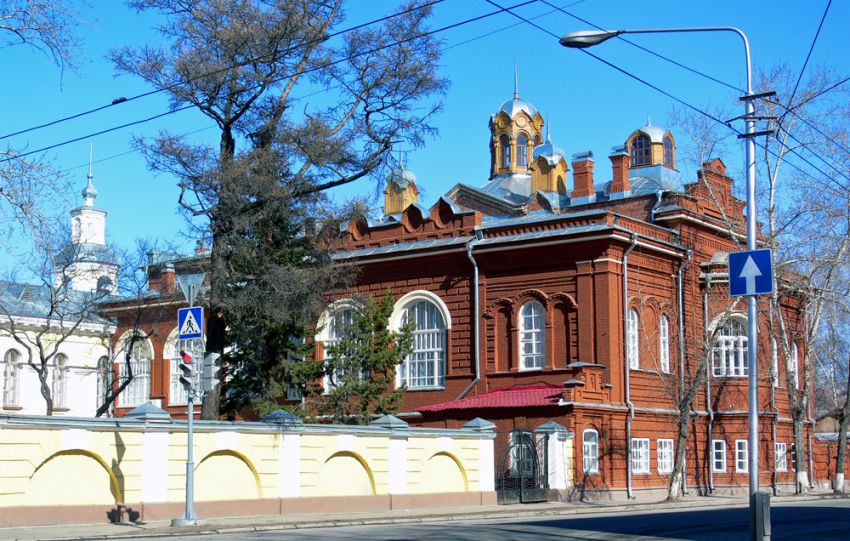 Томск. Церковь Воздвижения Креста Господня при архиерейском доме. фасады, Вид с юго-востока, с улицы Гагарина