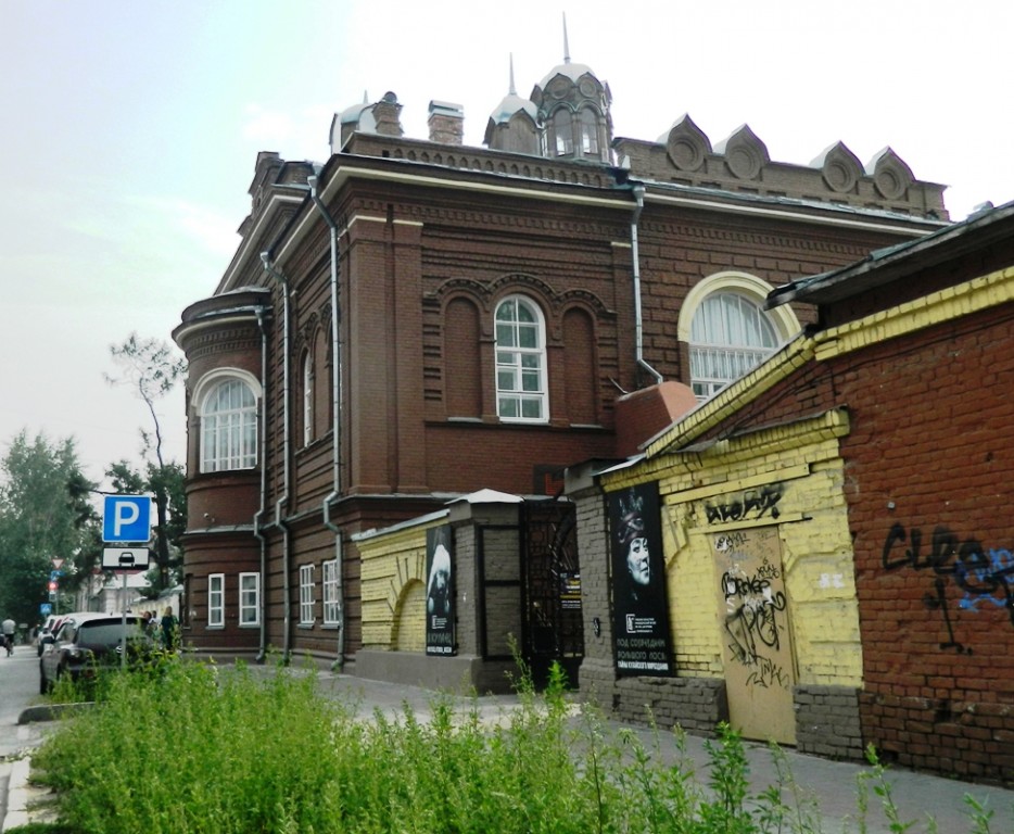 Томск. Церковь Воздвижения Креста Господня при архиерейском доме. фасады