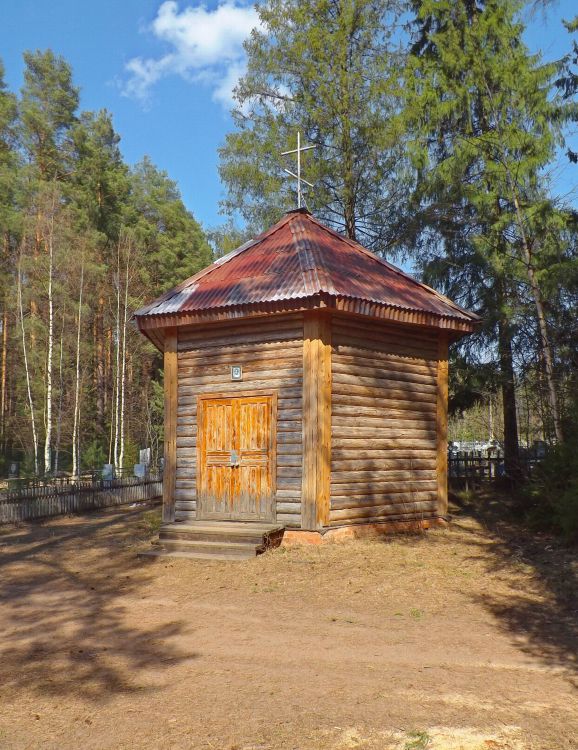 Просница. Часовня Троицы Живоначальной. общий вид в ландшафте