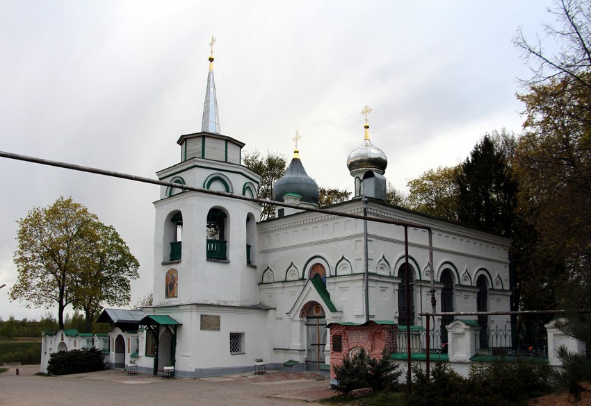 Церковь Николая Чудотворца в Любятове, Псков (Псков, город, Псковская область). общий вид в ландшафте