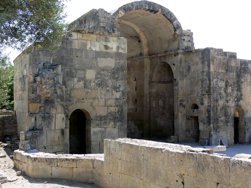 Церковь Тита апостола, Гортина (Крит (Κρήτη), Греция). общий вид в ландшафте, Вид с северо-запада