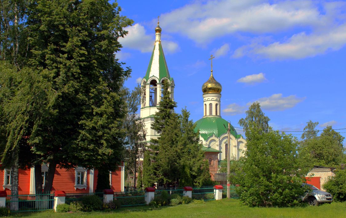 Церковь Новомучеников Ивантеевских, Ивантеевка (Пушкинский район и гг. Ивантеевка, Королёв, Московская область). общий вид в ландшафте