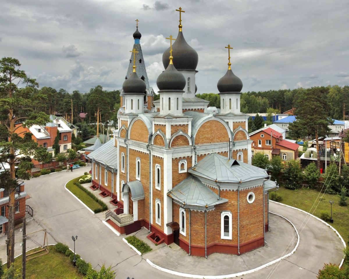 Новосибирск. Собор Рождества Пресвятой Богородицы. фасады, Вид с ЮВ