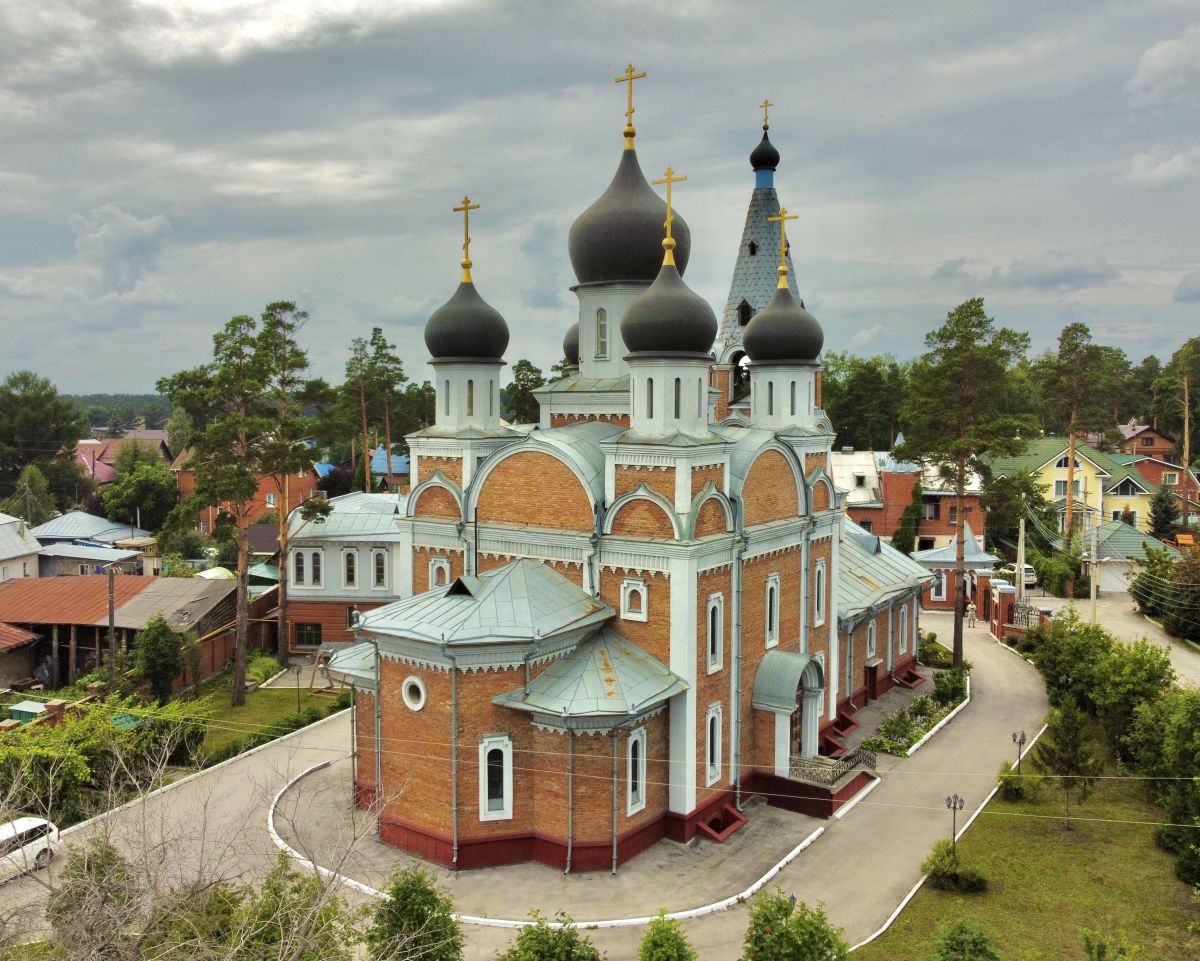 Новосибирск. Собор Рождества Пресвятой Богородицы. фасады, Вид  с СВ