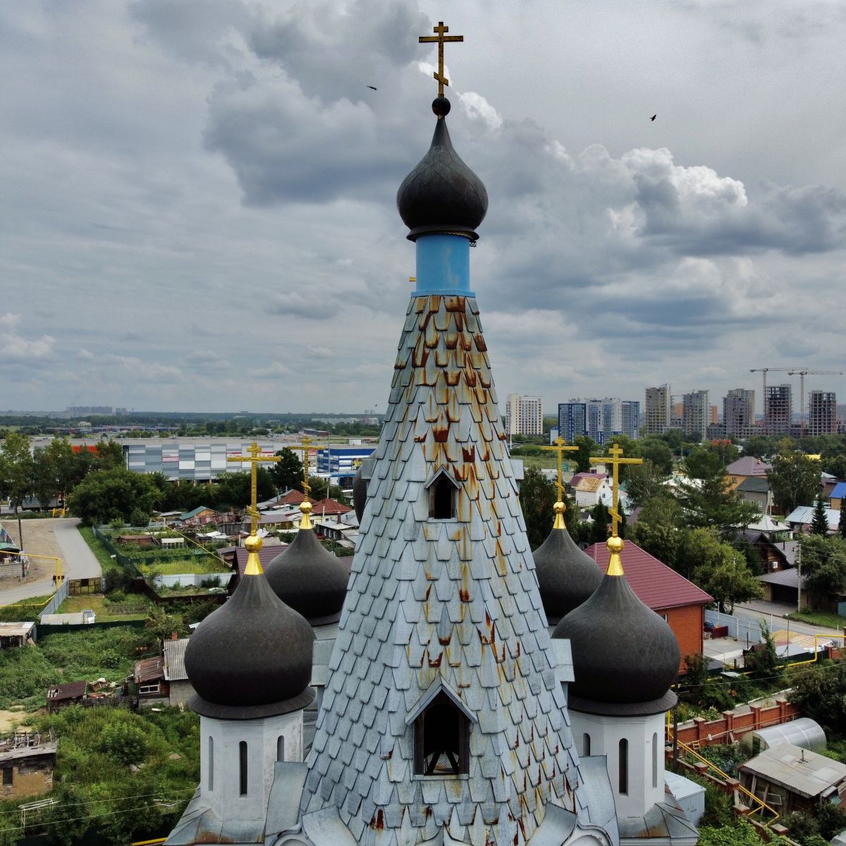 Собор Рождества Пресвятой Богородицы, Новосибирск (Новосибирск, город, Новосибирская область). архитектурные детали, Шатёр колокольни с запада
