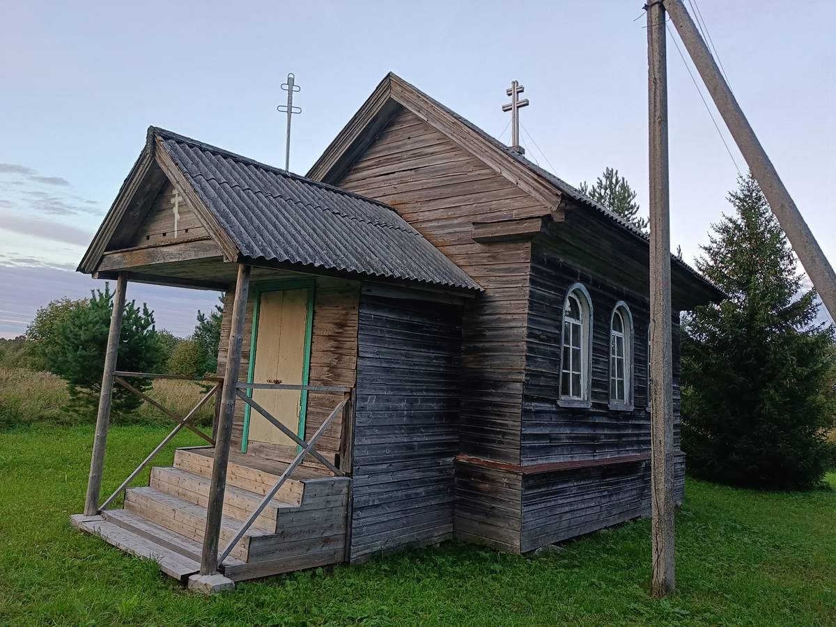 Неизвестная часовня, Хмылица (Вожегодский район, Вологодская область). общий вид в ландшафте
