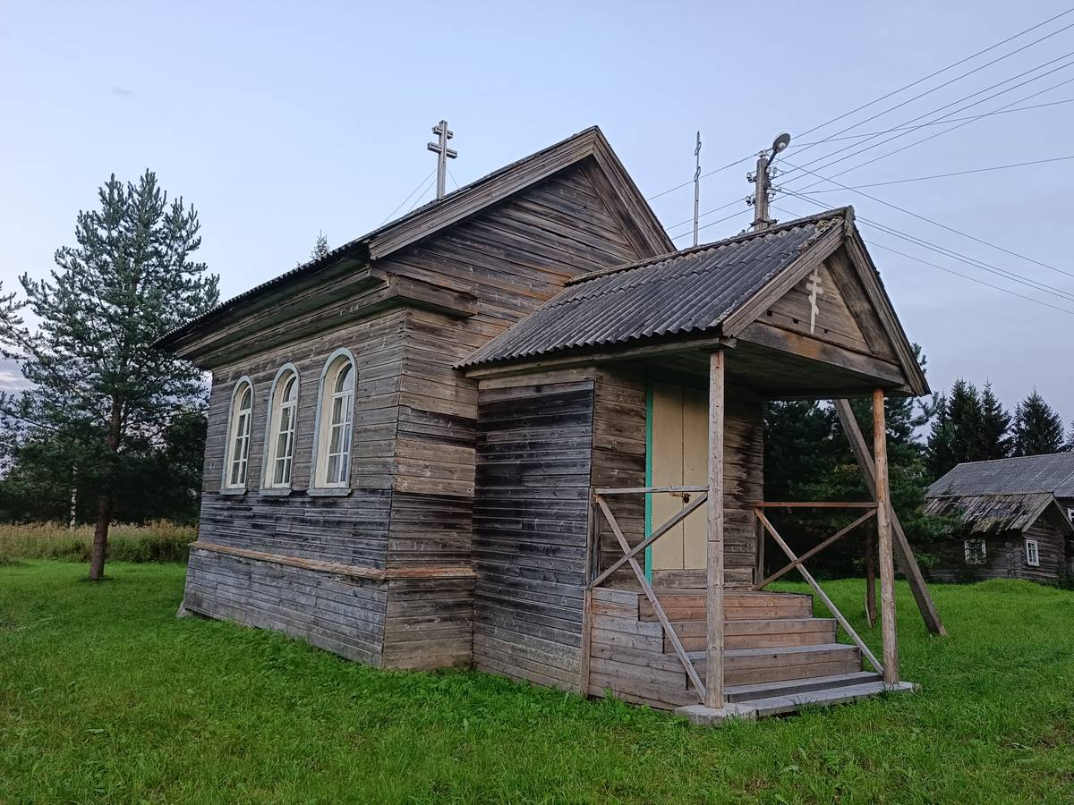 Неизвестная часовня, Хмылица (Вожегодский район, Вологодская область). общий вид в ландшафте