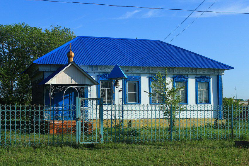 Чувашский Сускан. Молельный дом Димитрия Солунского. общий вид в ландшафте