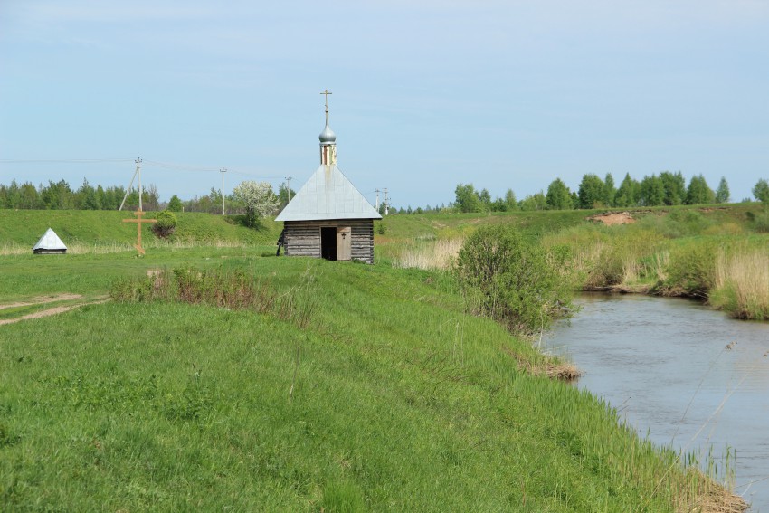 Часовня Сергия Радонежского, Деболовское (Ростовский район, Ярославская область). общий вид в ландшафте