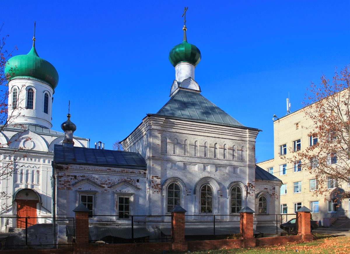 Семёнов. Церковь Владимира равноапостольного. фасады, Вид с юга, позади слева Всехсвятская церковь