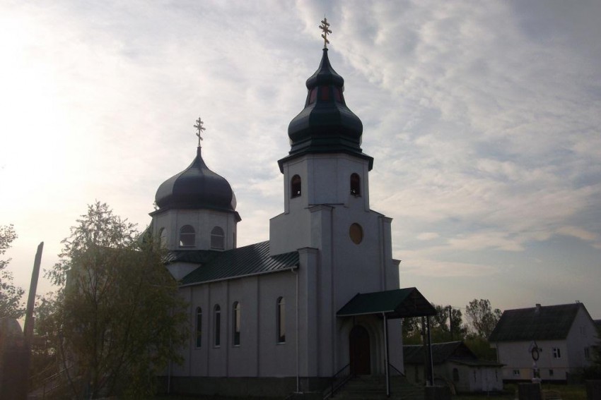 Церковь Георгия Победоносца, Батьёво (Береговский район, Украина, Закарпатская область). фасады