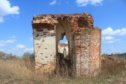 Церковь Успения Пресвятой Богородицы, Вид с запада, на переднем плане - сохранившиеся фрагменты колокольни<br>, Княжуха, Сурский район, Ульяновская область