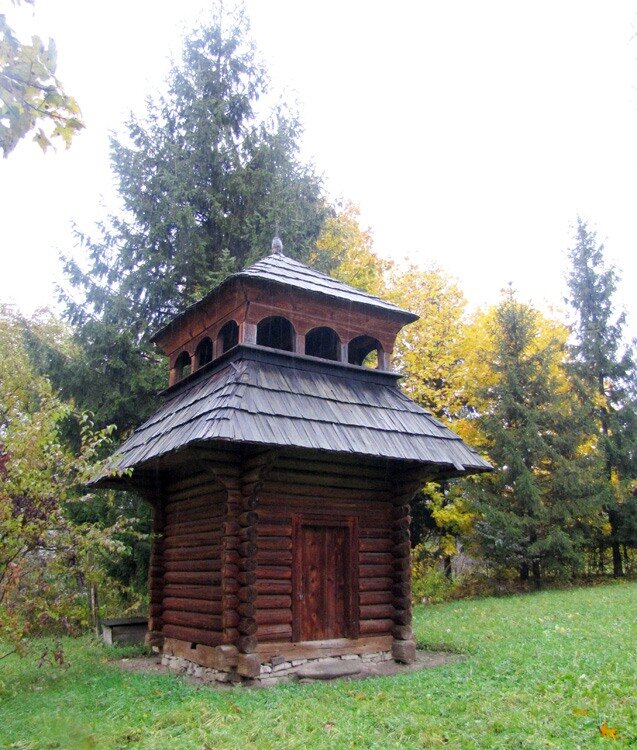 Церковь Николая Чудотворца из с. Драчинцы, Черновцы (Черновицкий район, Украина, Черновицкая область). дополнительная информация, Колокольня из села Берегомет (1796)