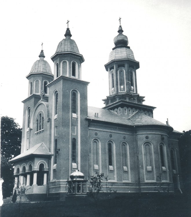 Черновцы. Церковь Троицы Живоначальной. фасады