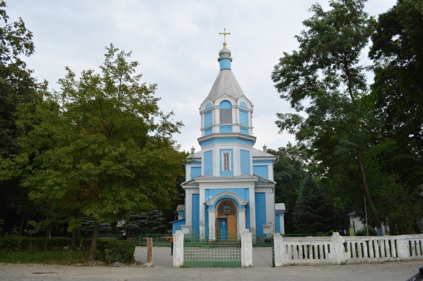 Церковь Покрова Пресвятой Богородицы, Хотин (Днестровский район, Украина, Черновицкая область). общий вид в ландшафте