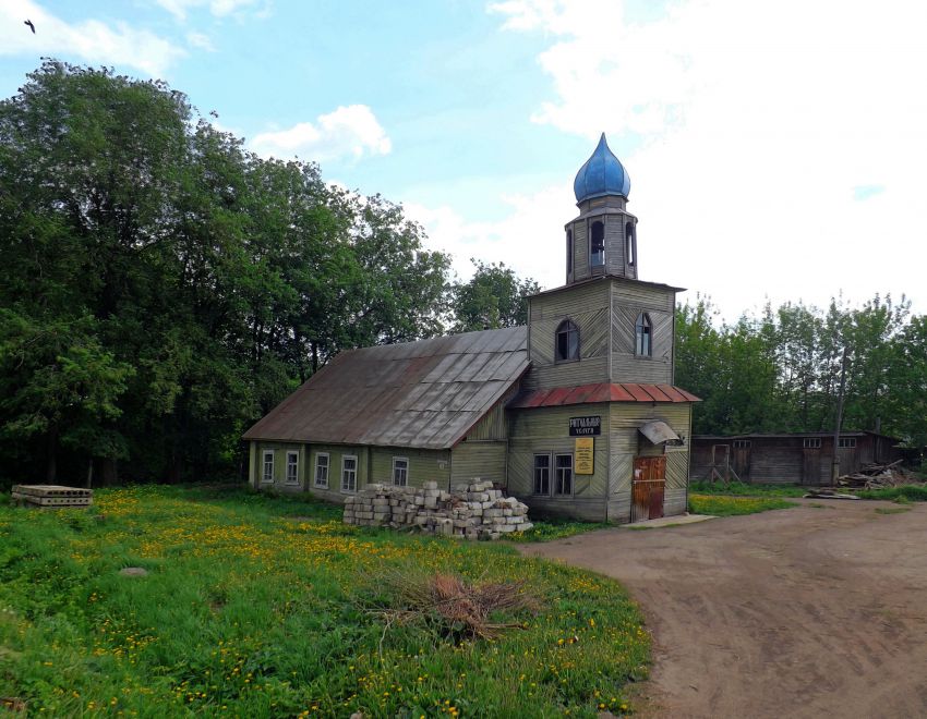 Зуевка. Церковь Спаса Нерукотворного Образа. общий вид в ландшафте