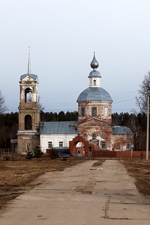 Семёновское. Церковь Симеона и Анны. общий вид в ландшафте