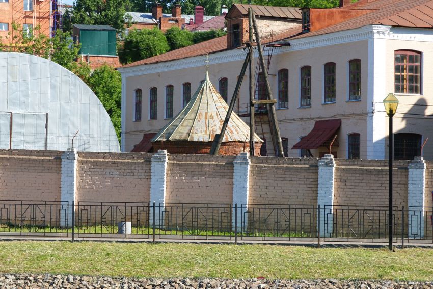 Неизвестная часовня на территории Фабрики бумажно-технических изделий, Иваново (Иваново, город, Ивановская область). общий вид в ландшафте
