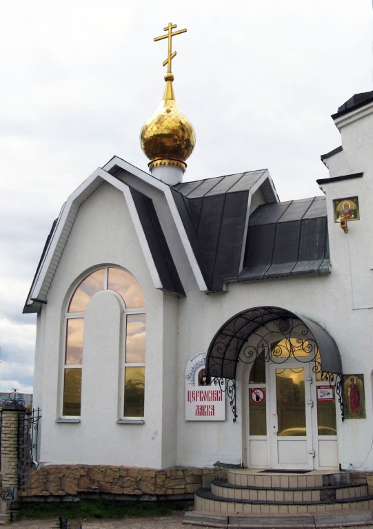 Часовня Михаила Архангела в колокольне церкви Серафима Саровского, Мысовые Челны (Набережные Челны, город, Республика Татарстан). архитектурные детали, Часовня находится  слева при входе в церковную лавку