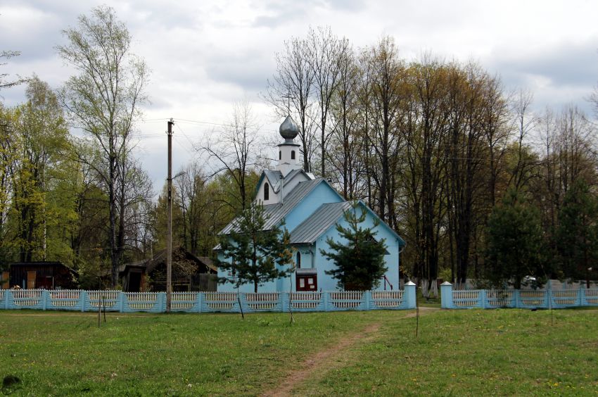 Езерище. Церковь Успения Пресвятой Богородицы. общий вид в ландшафте