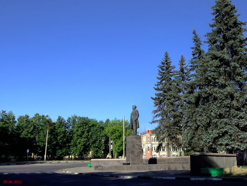 Церковь Александра Невского, Серпухов (Серпуховский городской округ и гг. Протвино, Пущино, Московская область). дополнительная информация, Памятник на месте разрушенной церкви.