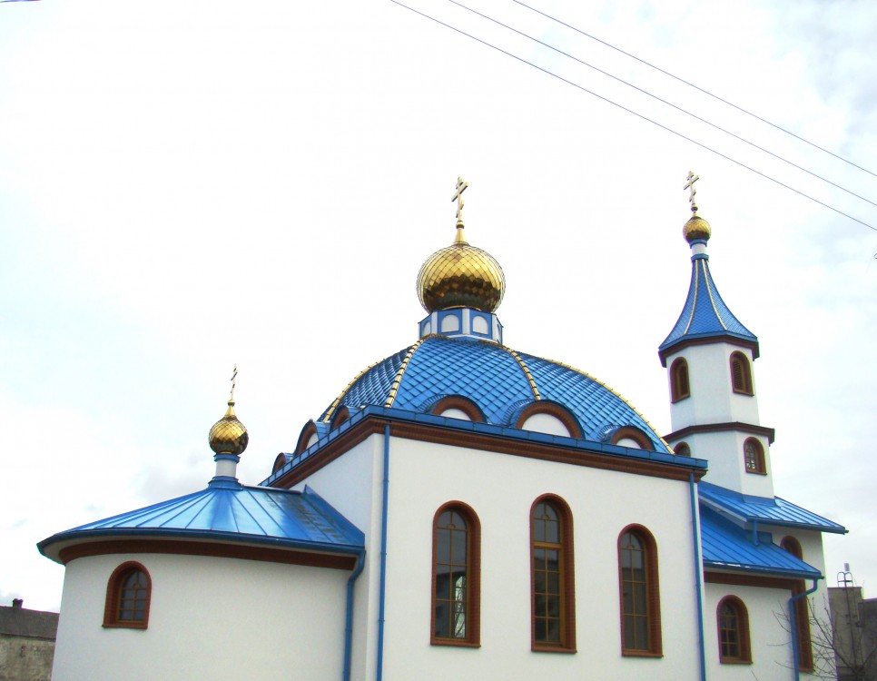 Церковь Рождества Пресвятой Богородицы, Иецава (Бауский край, Латвия). архитектурные детали, Вид с левой стороны
