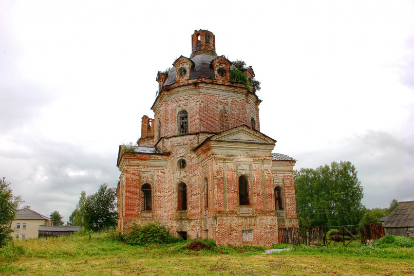 Церковь Успения Пресвятой Богородицы, Святица (Фалёнский район, Кировская область). фасады, Вид с востока