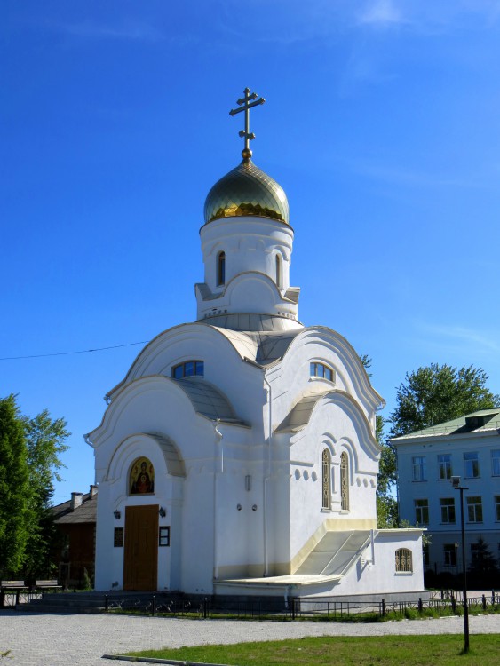 Серов. Церковь Михаила Архангела. общий вид в ландшафте