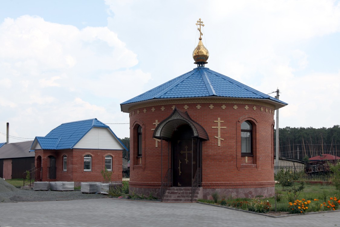 Церковь Иоанна Кронштадтского, Межборное (Притобольный район, Курганская область). дополнительная информация, Строения при храме
