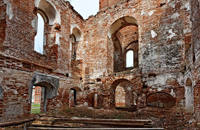 Авраамиев Новозаозерский Успения Божией Матери мужской монастырь. Церковь Успения Пресвятой Богородицы, Умиленье (Галичский район, Костромская область). интерьер и убранство