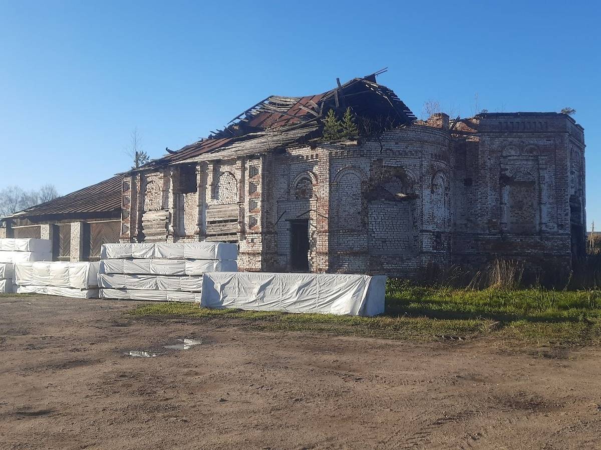 Вид с юго-запада, фасады. Богородицкий Федоровский монастырь. Церковь Троицы Живоначальной, Усадьба-Ратьково (Солигаличский район, Костромская область)